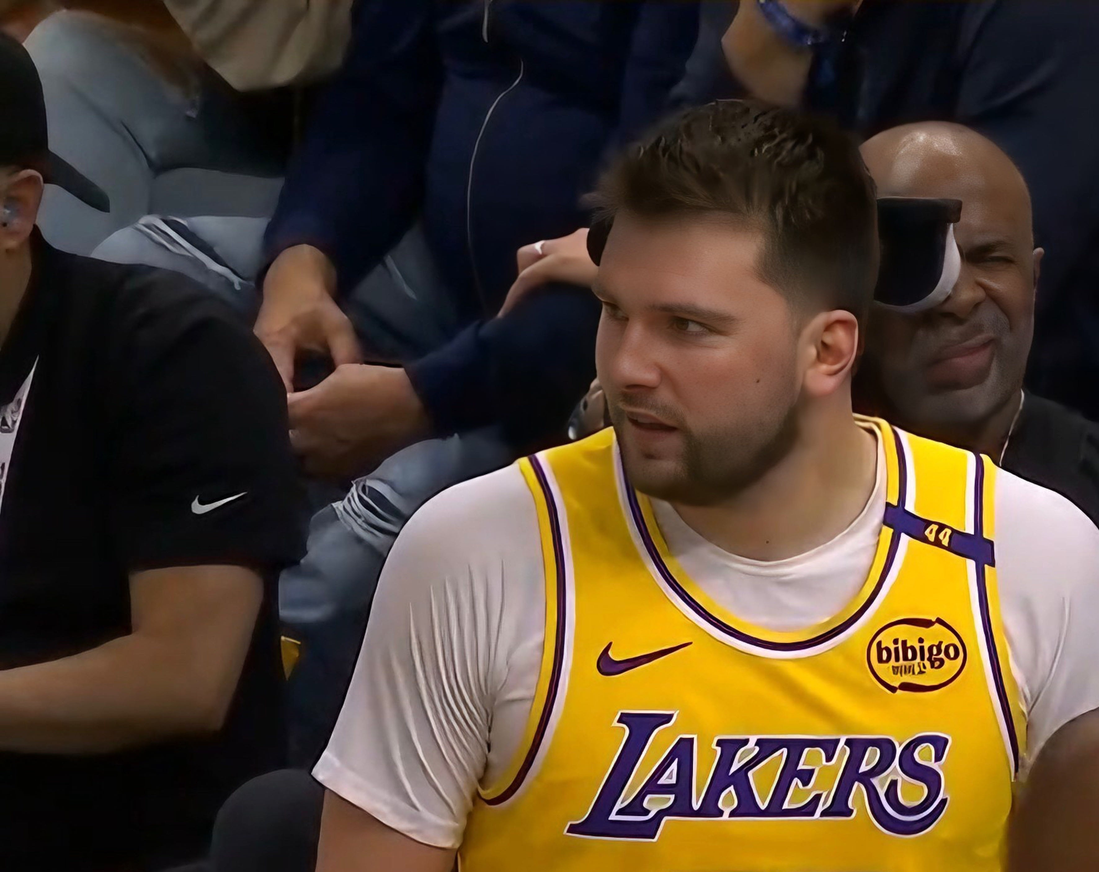 开云中国体育网页版登录包含东契奇重返赛场，大比分获胜首场状态出色，日本队观众沸腾！观众掌声雷动的词条